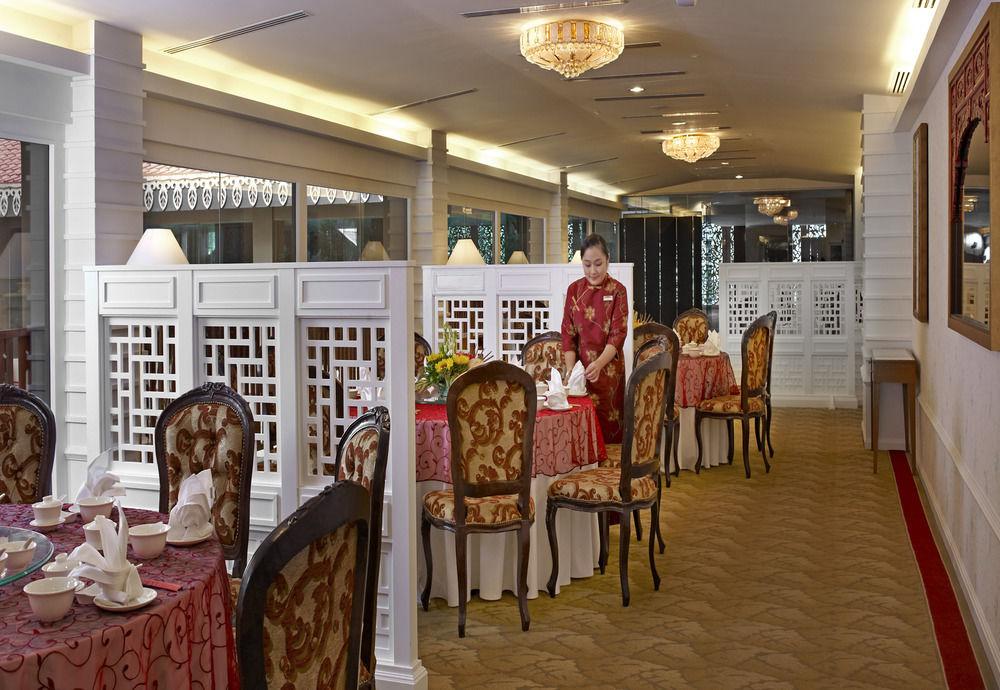 Royale Chulan Kuala Lumpur Hotel Exterior foto A restaurant in a hotel