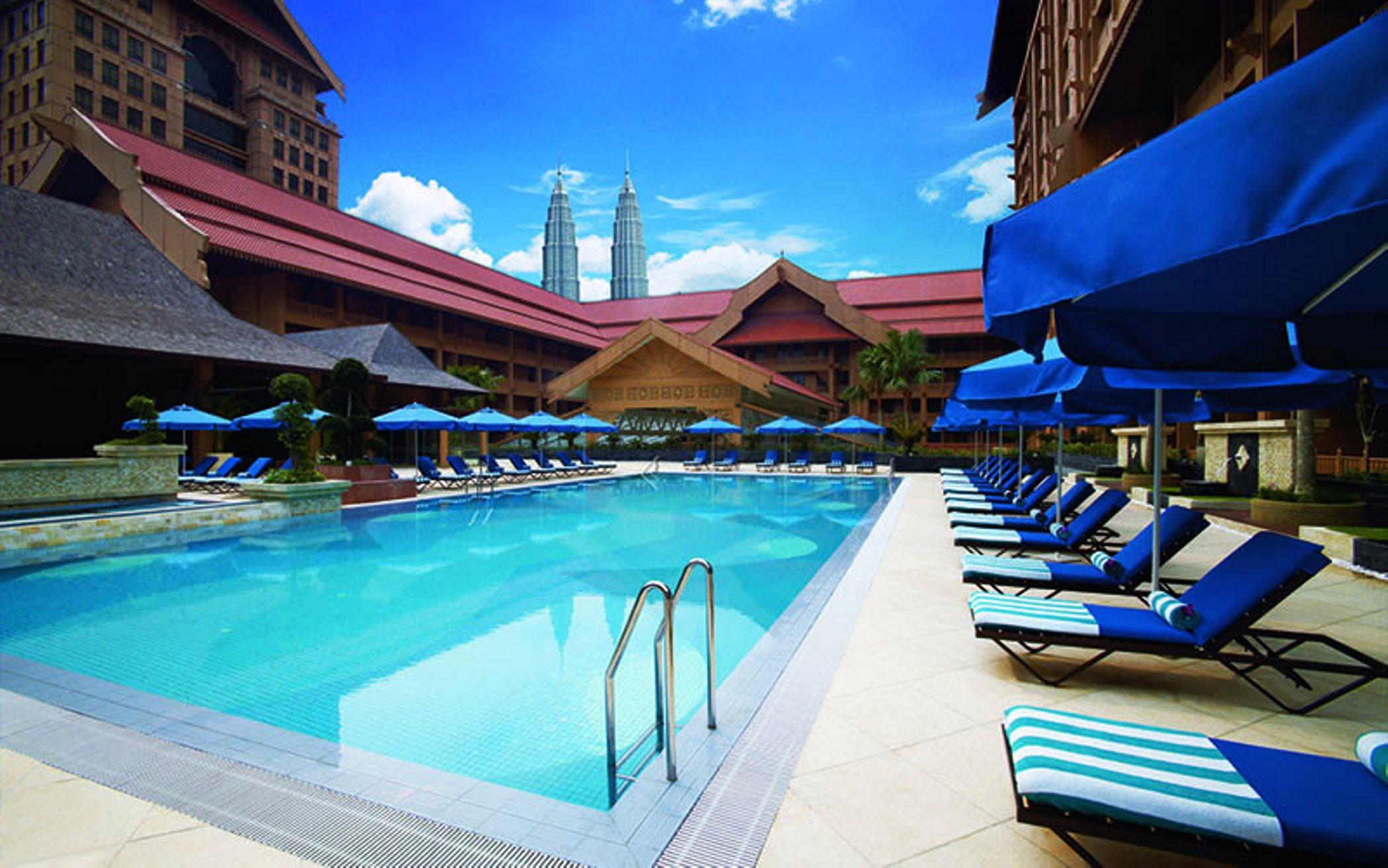 Royale Chulan Kuala Lumpur Hotel Exterior foto The swimming pool at Shangri-La Kuala Lumpur