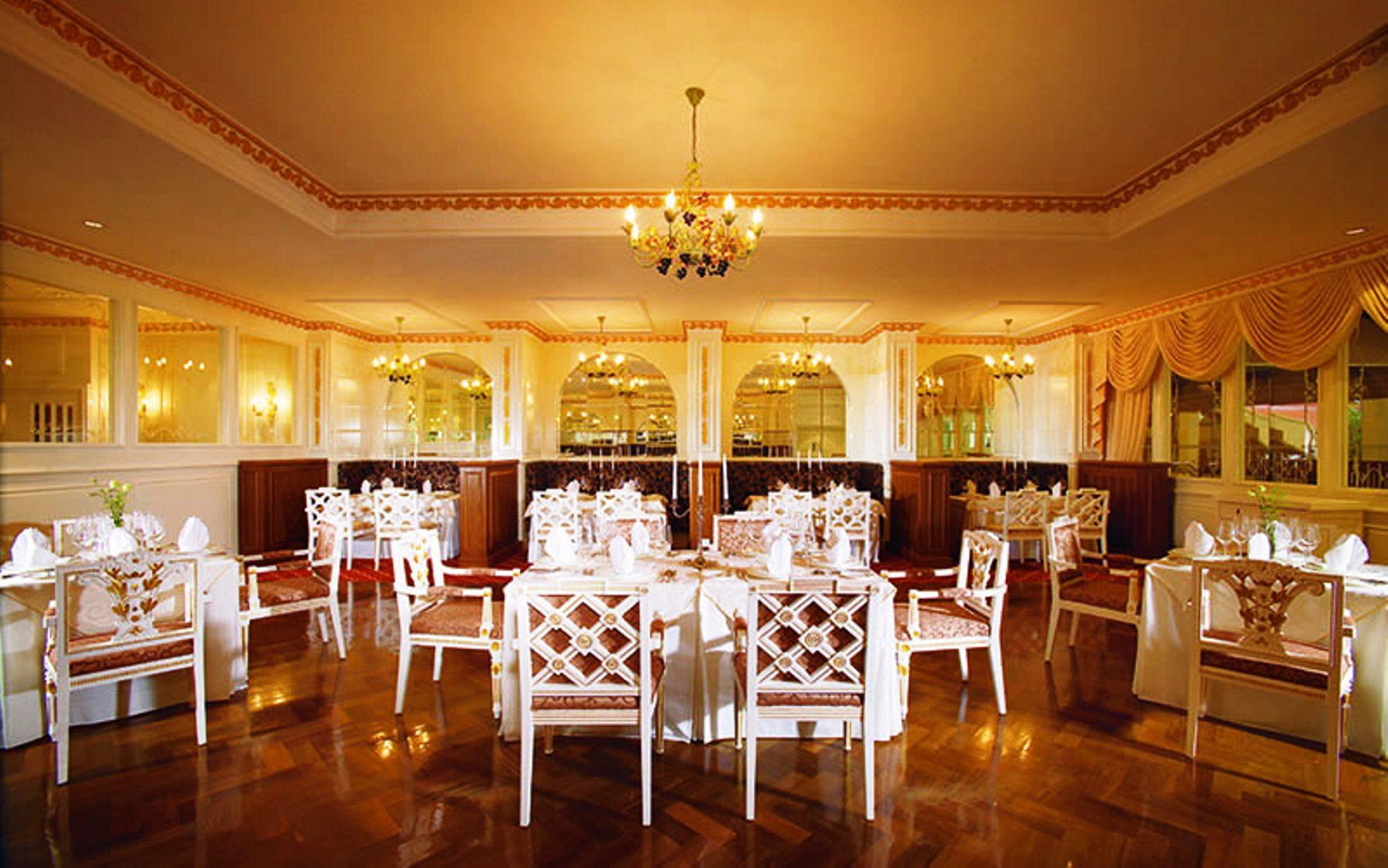 Royale Chulan Kuala Lumpur Hotel Exterior foto The restaurant