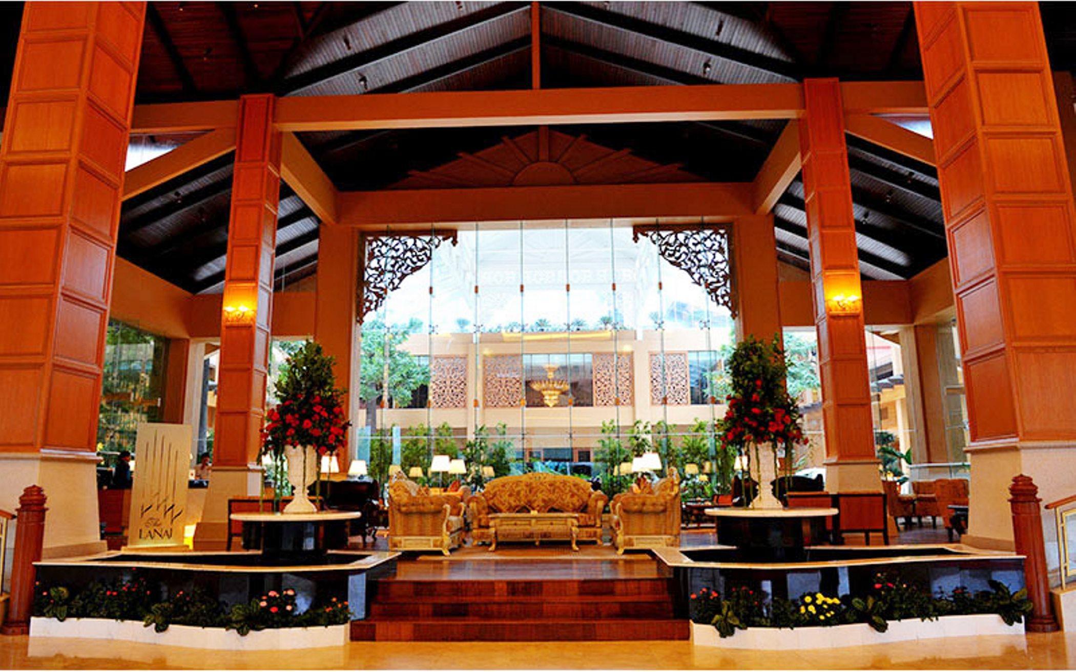 Royale Chulan Kuala Lumpur Hotel Exterior foto The lobby of the Royal Thai Hotel