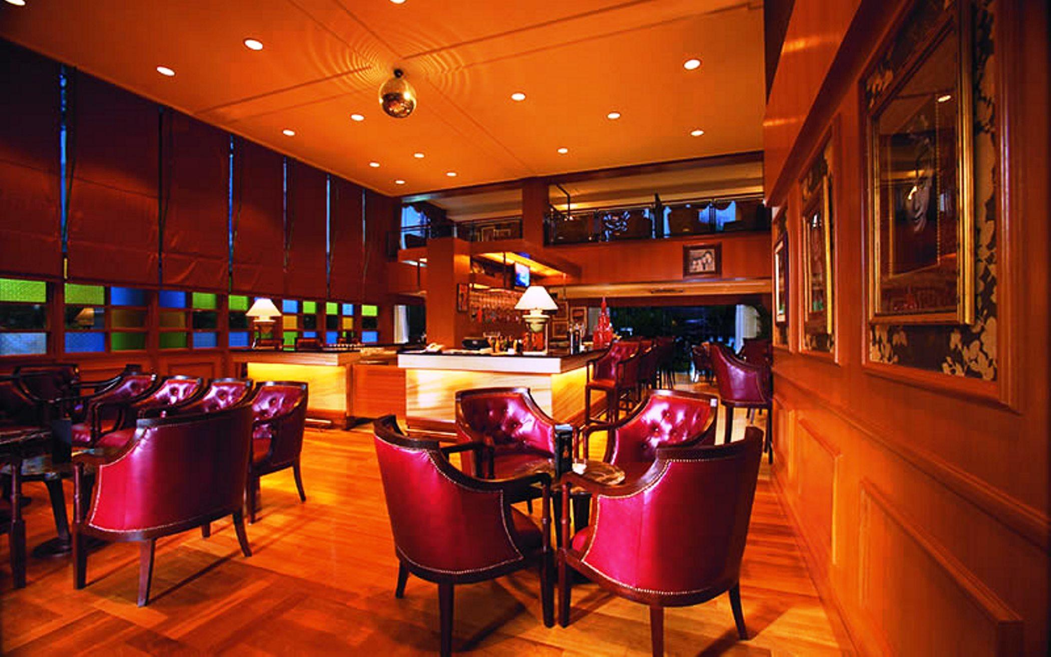 Royale Chulan Kuala Lumpur Hotel Exterior foto The Club Lounge at Hong Kong International Airport