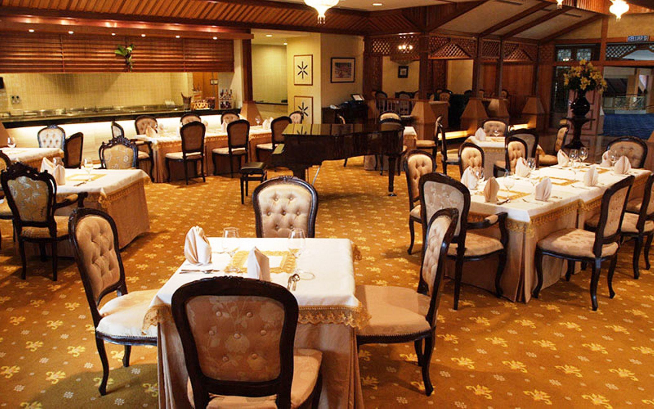 Royale Chulan Kuala Lumpur Hotel Exterior foto The restaurant