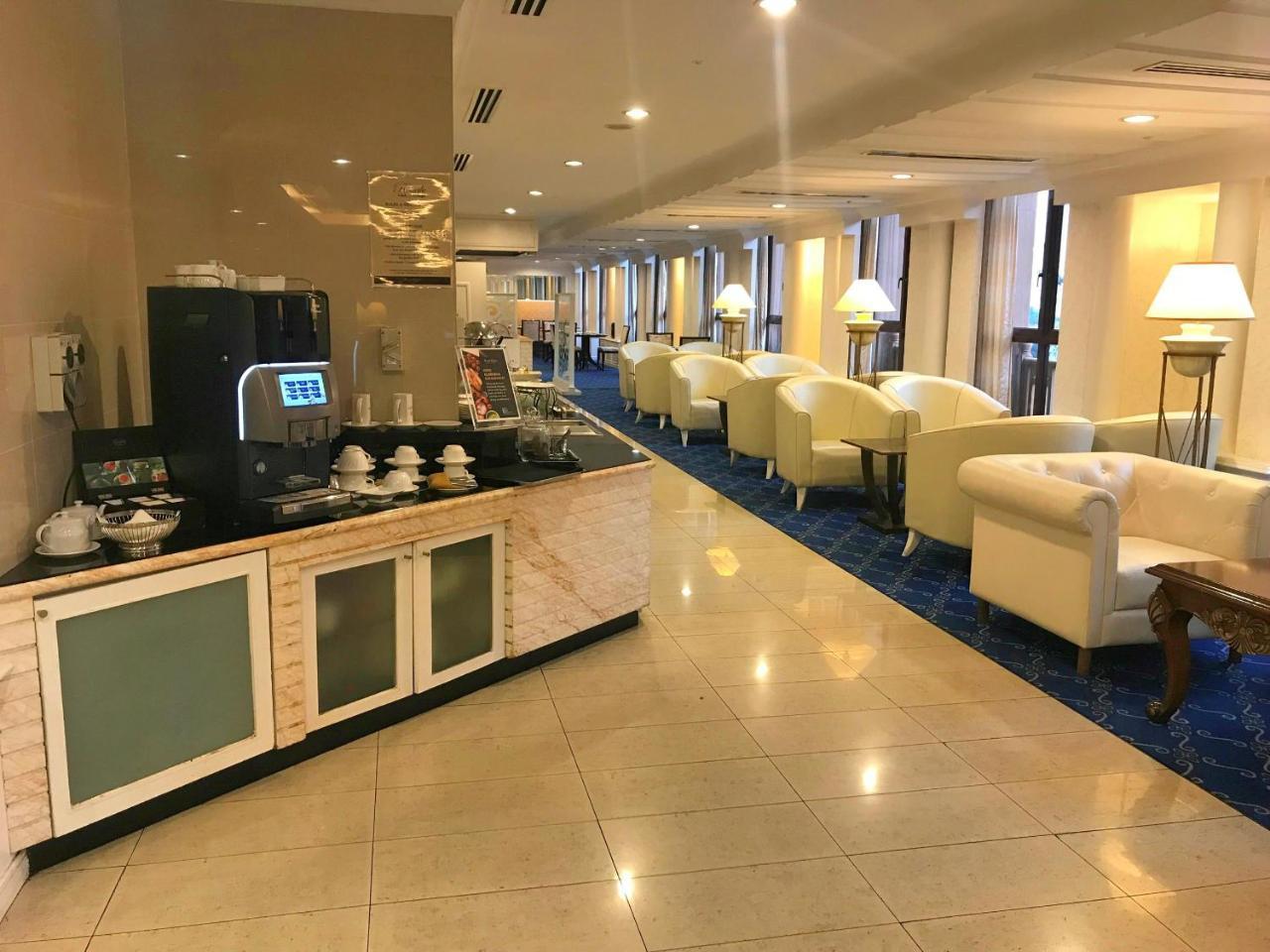 Royale Chulan Kuala Lumpur Hotel Exterior foto The lounge at the airport