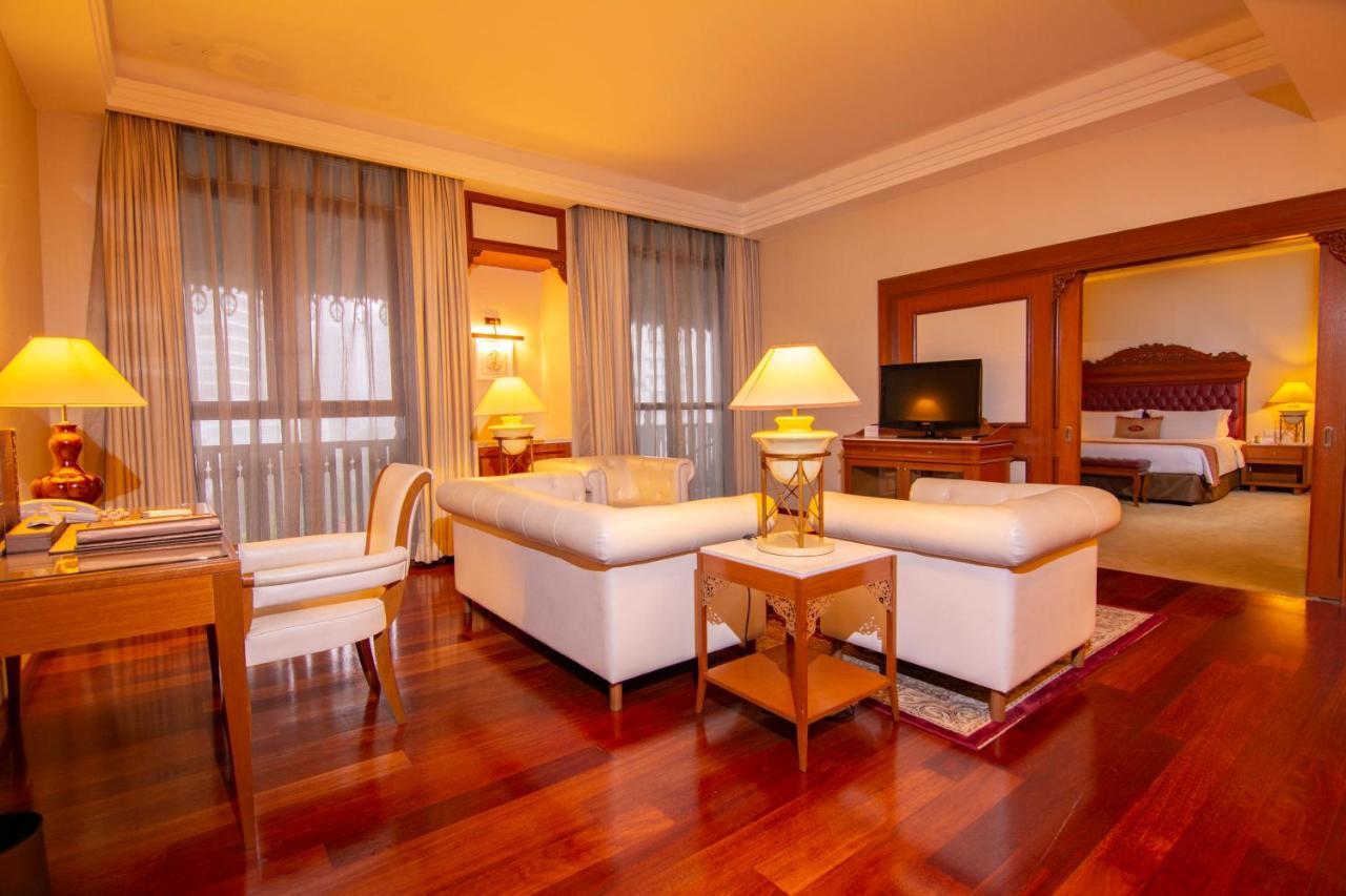 Royale Chulan Kuala Lumpur Hotel Exterior foto Suite at the hotel