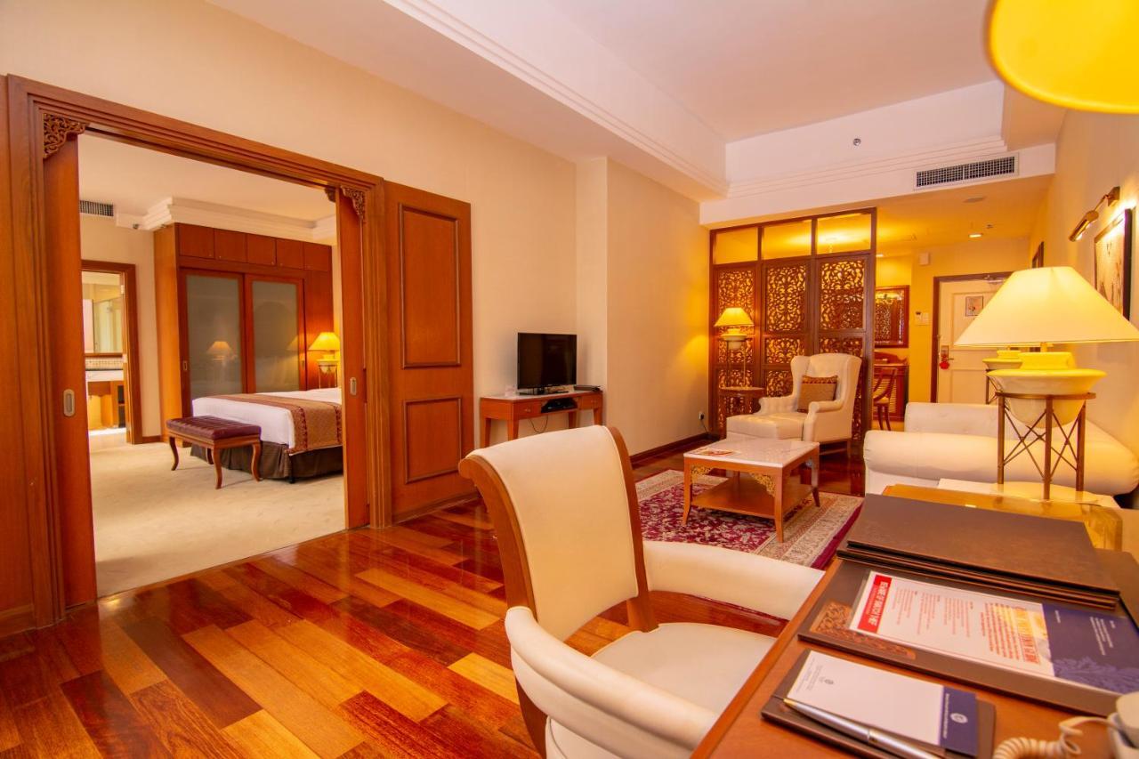 Royale Chulan Kuala Lumpur Hotel Exterior foto Suite at the Taj Bengal